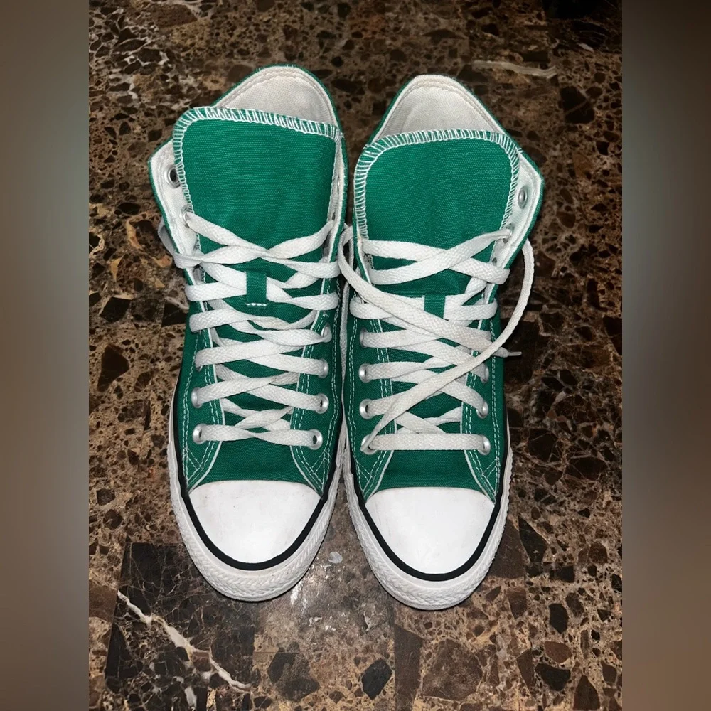 Converse woman’s Green High-Top Sneakers